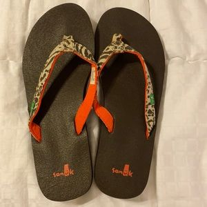 Woman’s Sanuk flip flops